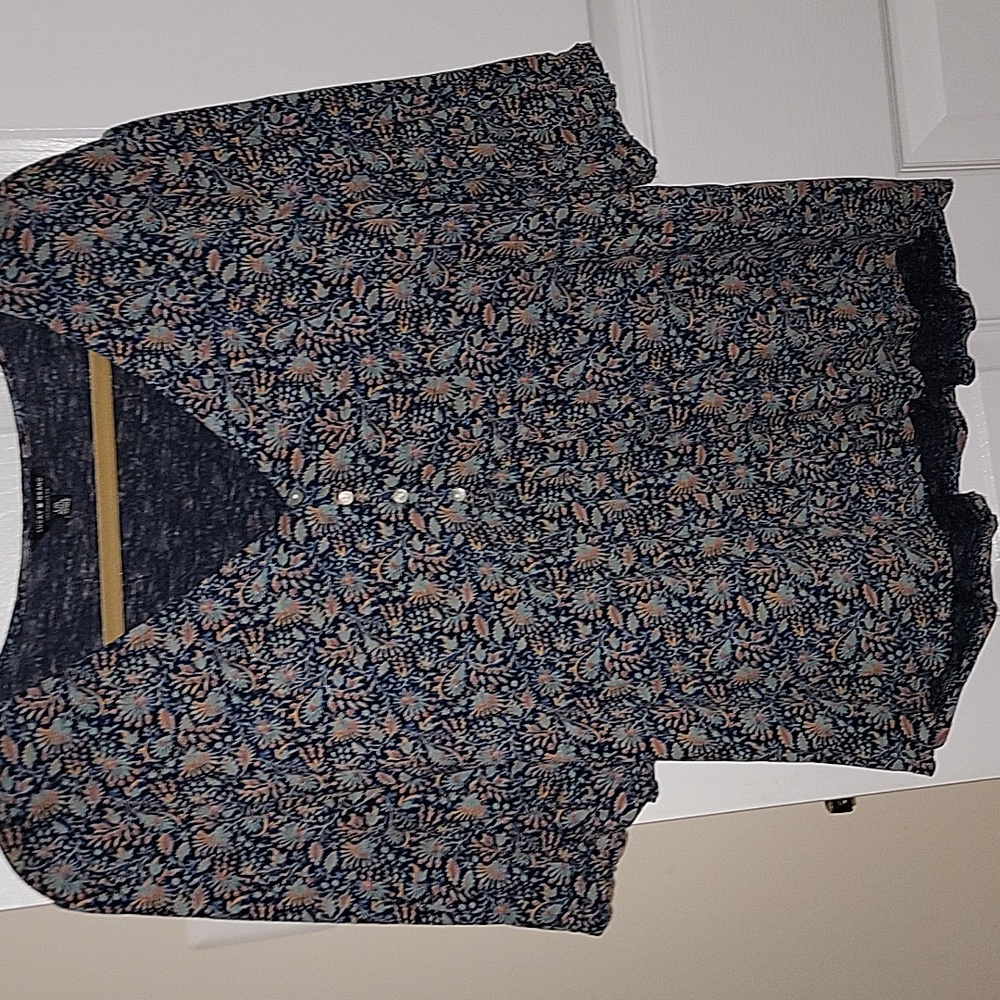 Lucky Brand V-neck SS top